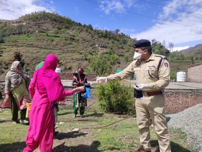 face mask distributed by rajouri police